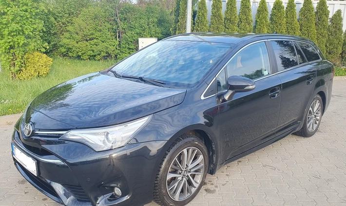 Toyota Avensis cena 69500 przebieg: 165200, rok produkcji 2016 z Gdynia małe 121